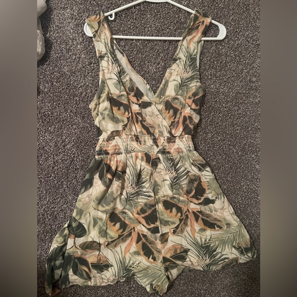 NWT AE Tropical Print Wrap Romper - Picture 3 of 4